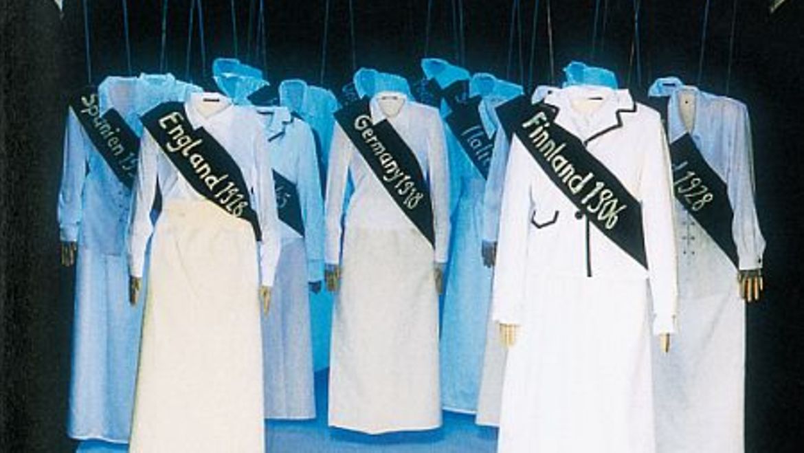 Aus dem Frauenmuseum Bonn: vote for women von Susanne Bon vote for women von Susanne Bons