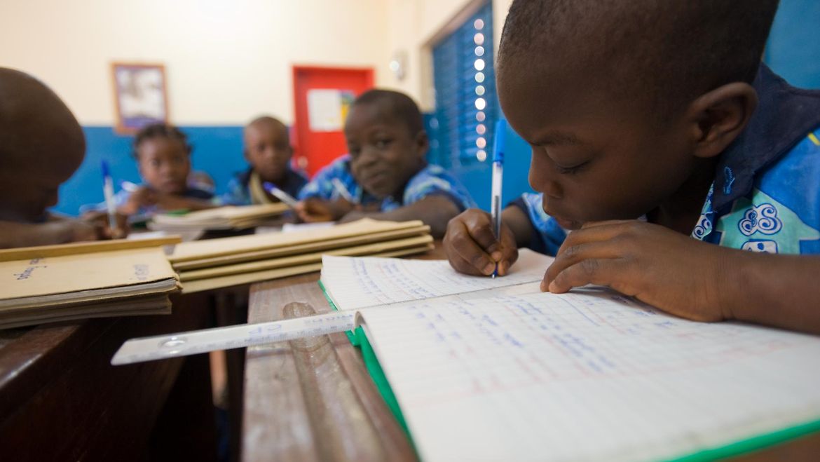 Waisenkinder in einer Schule in Afrika