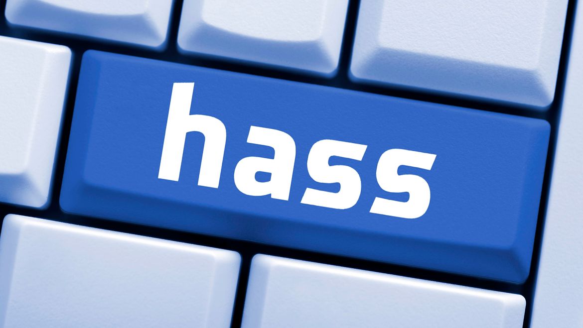 Rechtsextremistische Übergriffe waren das Thema des Fachgesprächs. Computertaste mit der Aufschrift Hass