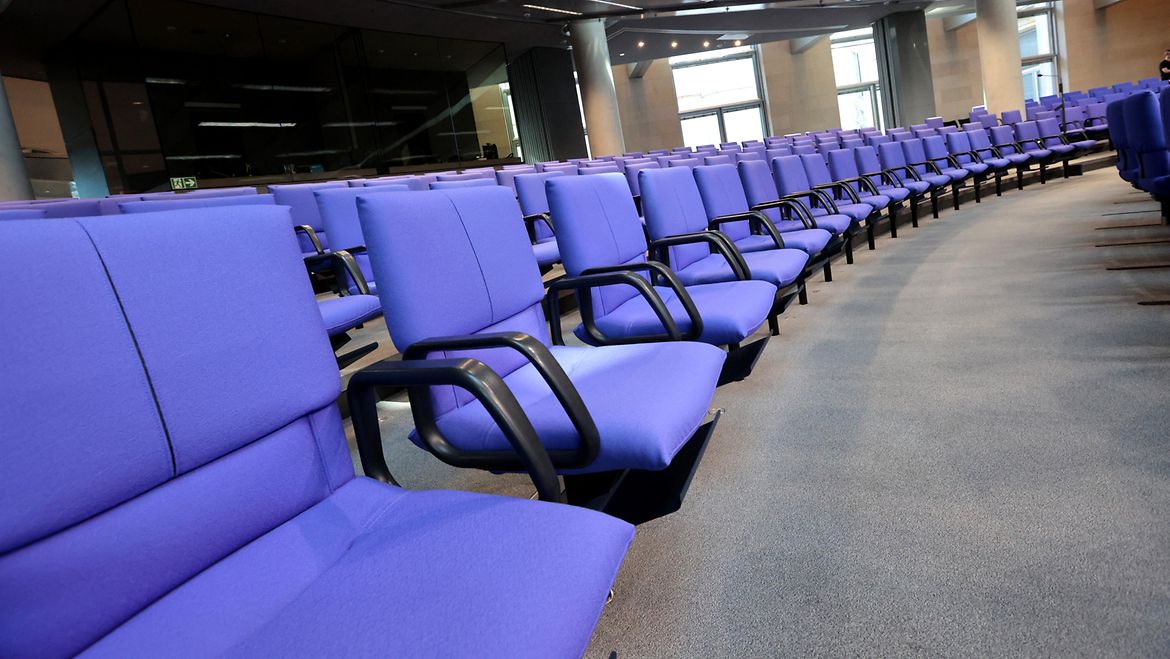 Sitzreihen im Plenarsaal